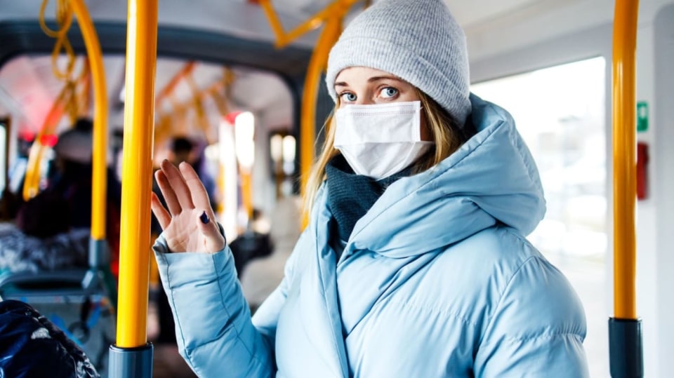 Rouška je v autobusu nezbytností